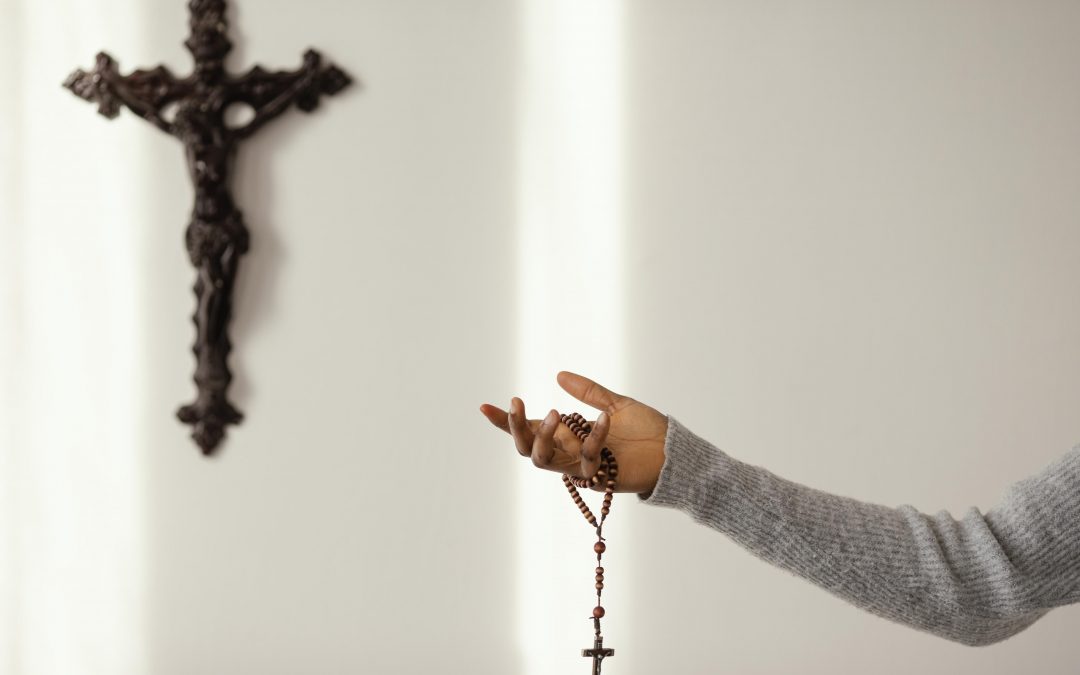 Resumen de aspectos importantes sobre los rosarios religiosos